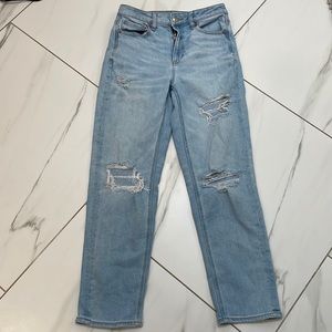 AE Strigid Ripped Mom Jean Size 4
